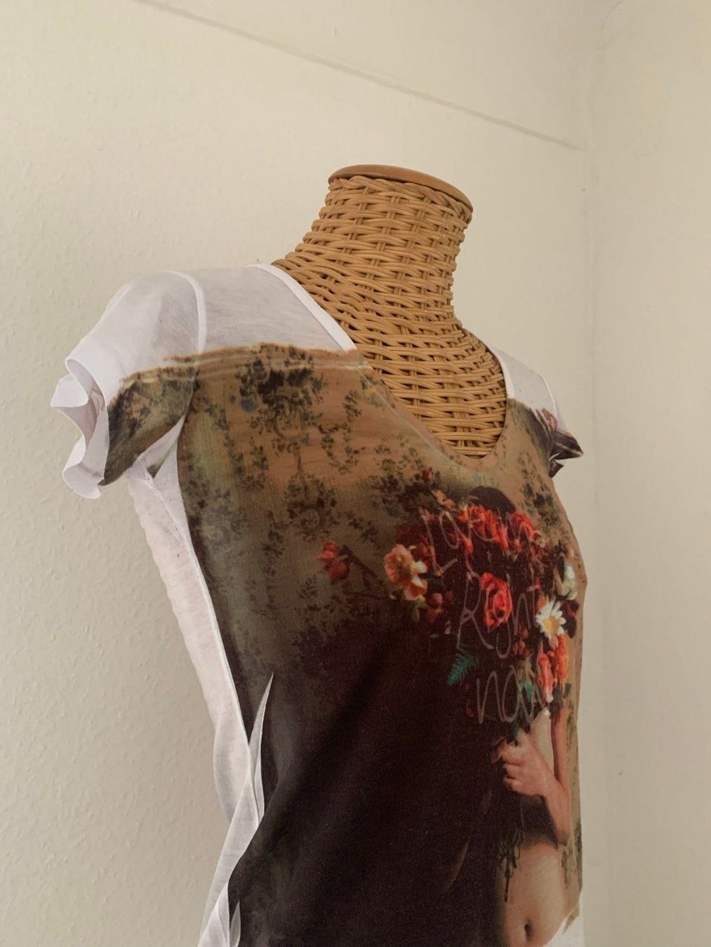 Zara T-shirt: ZARA - T-Shirt weiss mit Print S – Usato da Zürich venduto da Diazaio 1