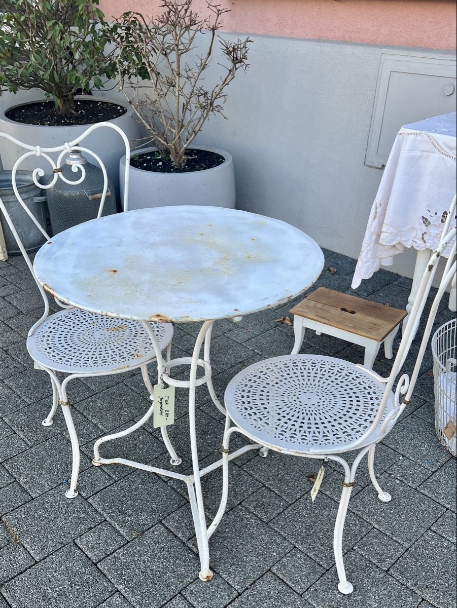 Tavoli: Metalltisch Gartentisch rund Blechtisch – Usato da Sirnach venduto da dasrosahaus