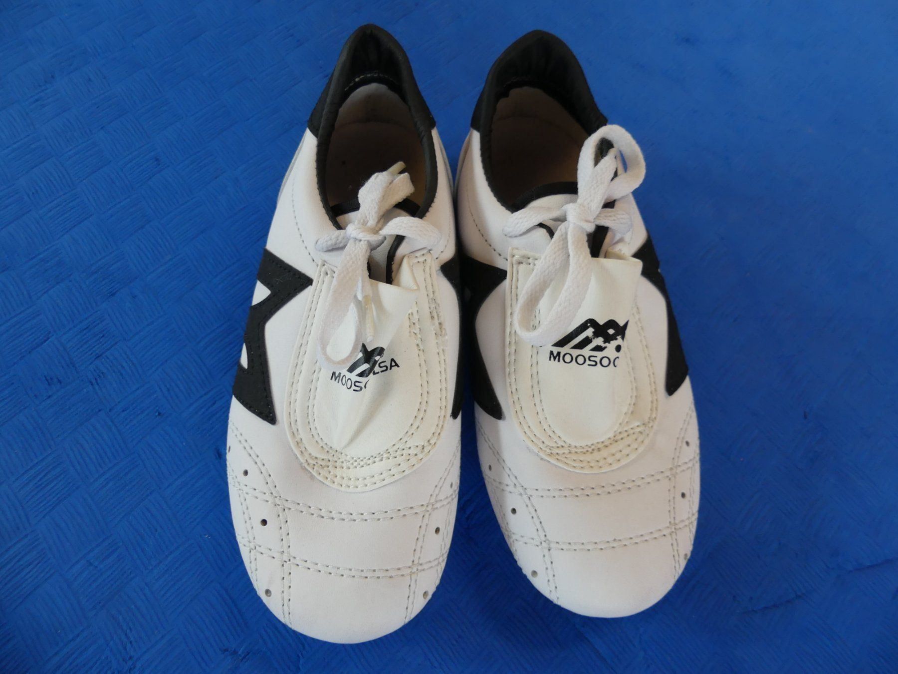 Scarpe per ragazzi: Moosoolsa Indoorschuh Gr. 180 / 29 – Nuovo (secondo la descrizione) da Wald ZH venduto da MartialArts 2