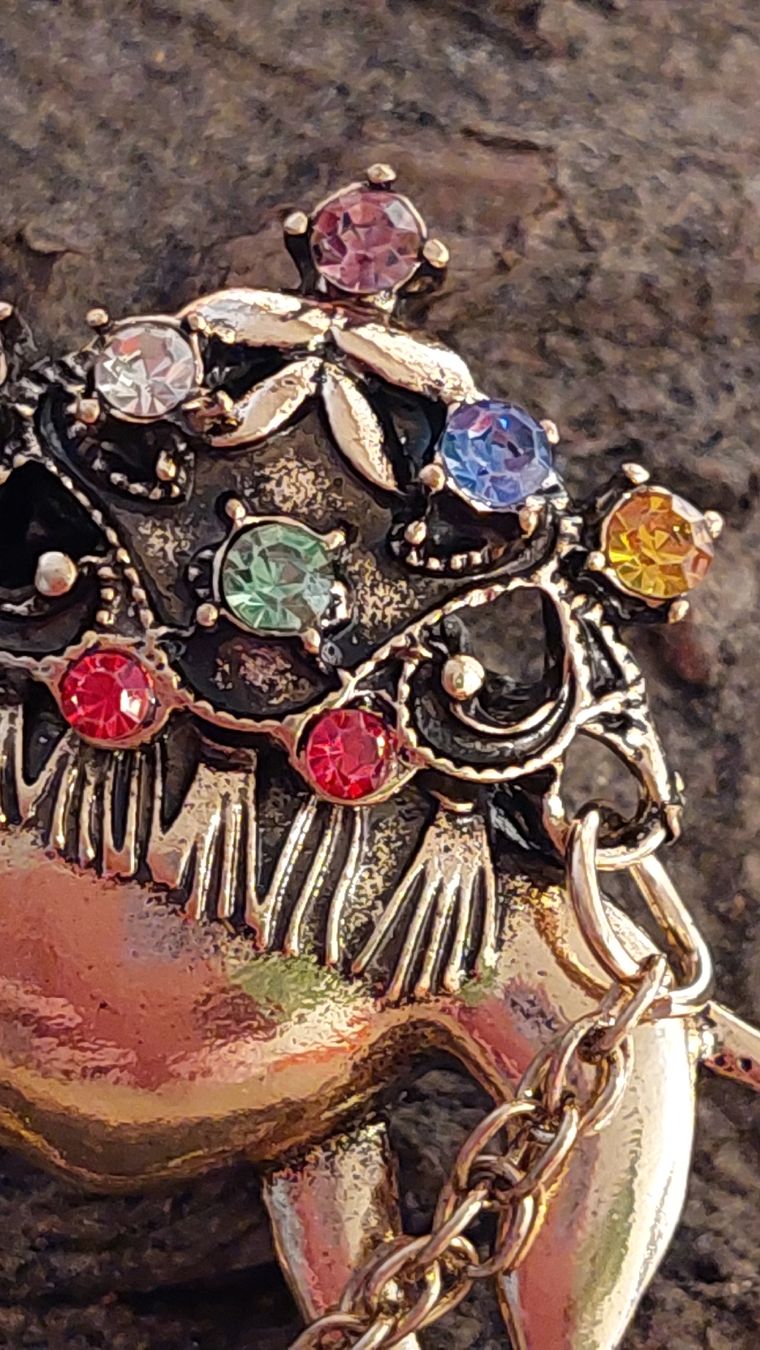 Broches & Aiguilles: Kamel Brosche mit Strass - Goldfarben mit Kettchen – Neuf (Voir description) à Oberwil BL par Hunajakakku 1