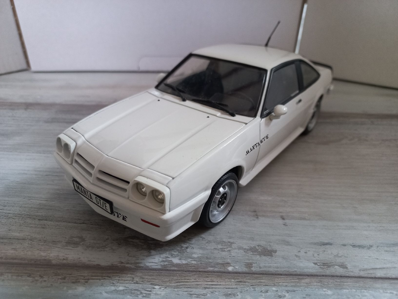 Revell Modellautos: Opel Manta GTE 1/18 Revell – Gebraucht aus Attalens von remy_s00 3