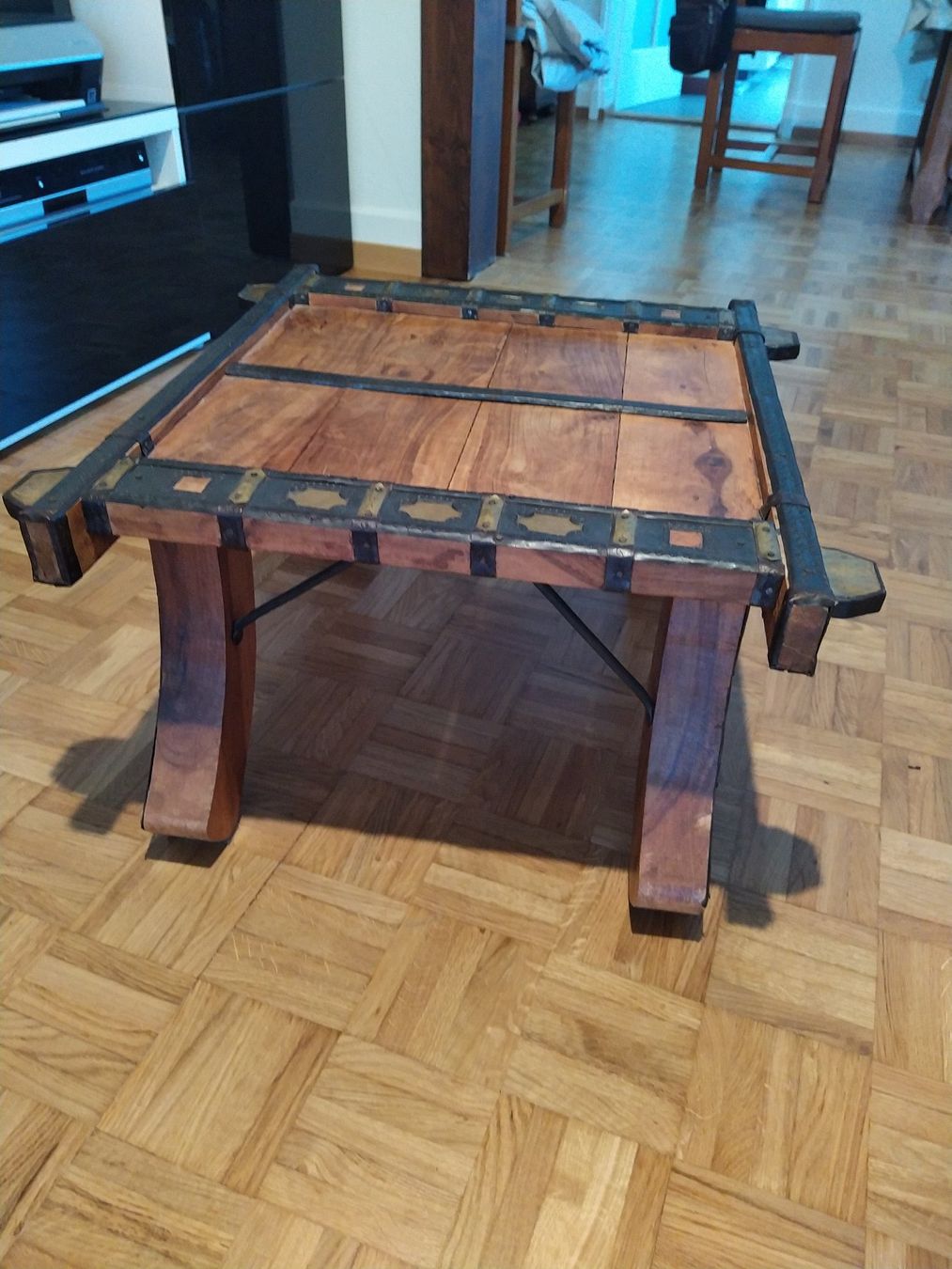 Tavoli: Table basse "charette à boeuf" style indien – Usato da Le Mont-sur-Lausanne venduto da Atelier_Rezart 1