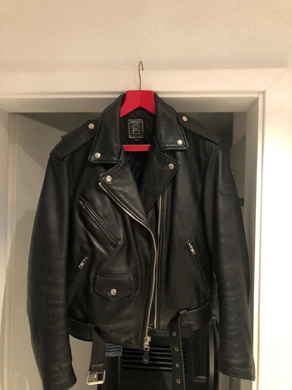 Giacche: schwarze Lederjacke in Gr. 46 – Nuovo (secondo la descrizione) da Würenlingen venduto da Delfinli1