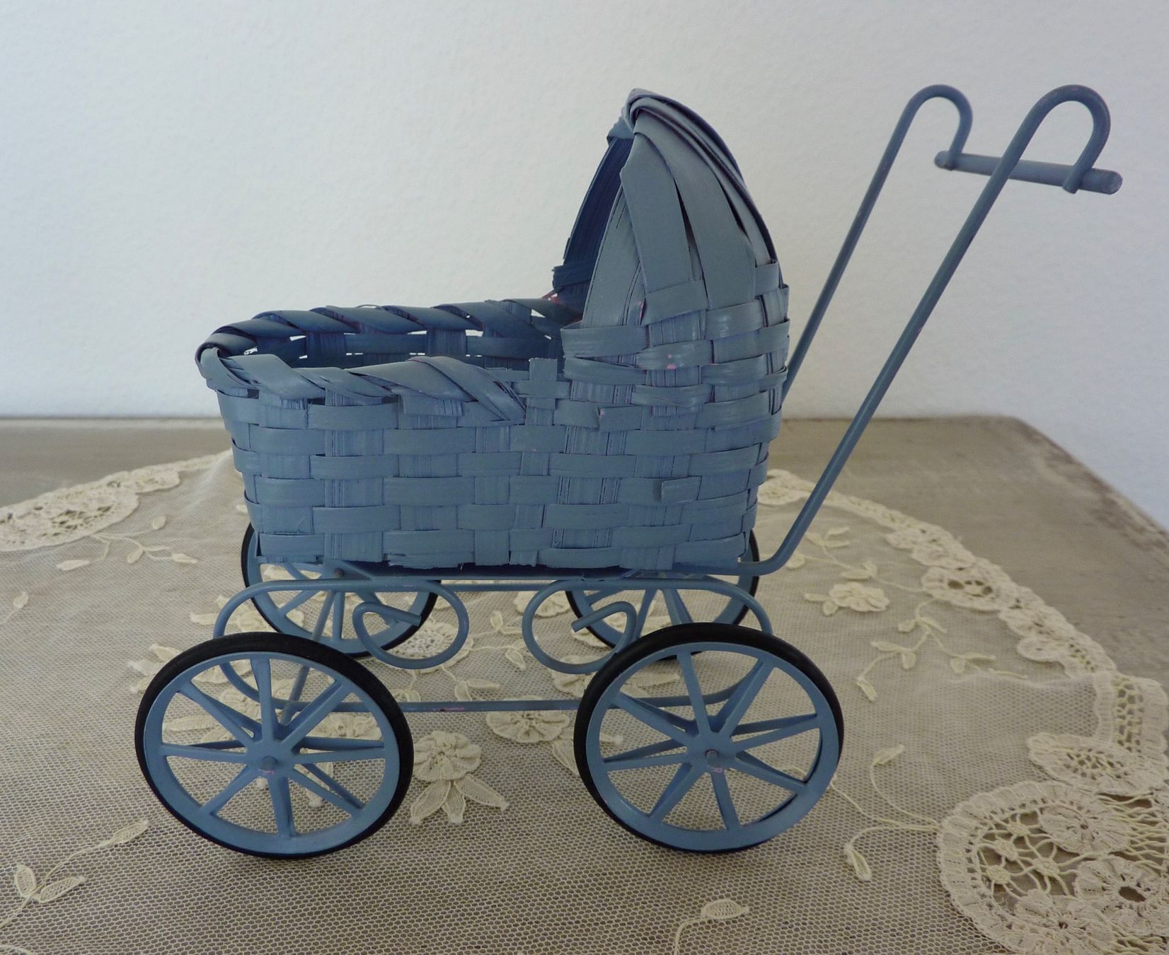 Carrozzine per bambole: Miniatur Puppenwagen – Usato da Allschwil venduto da millefiori3 2