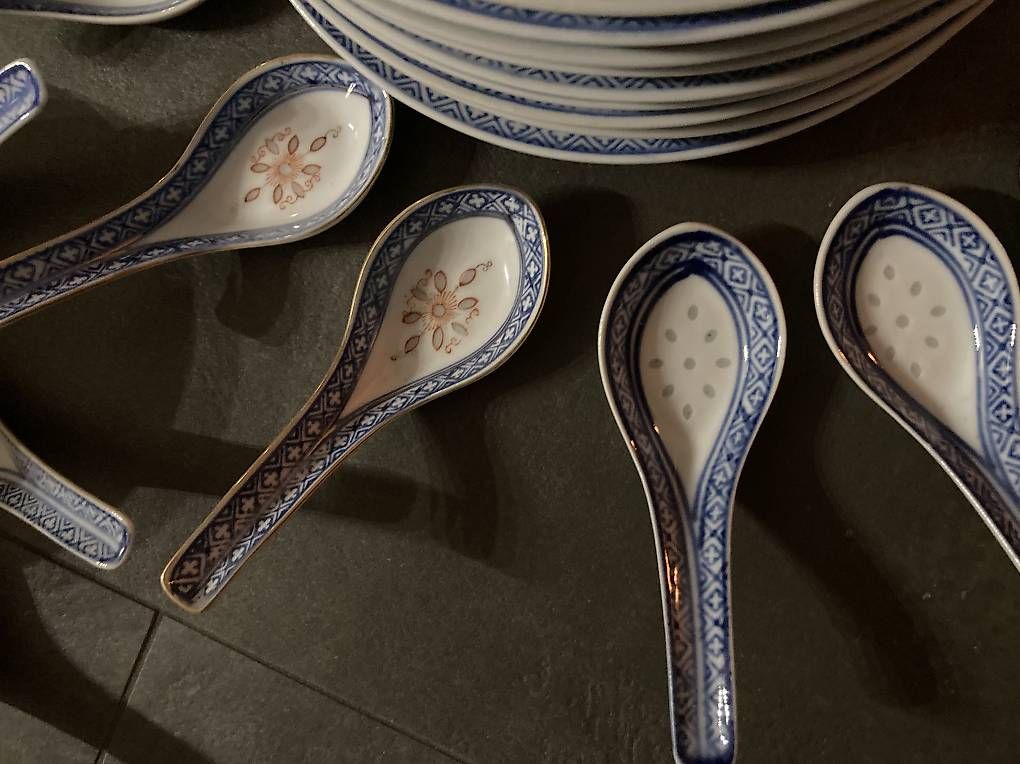 Set di piatti: China Geschirrset – Usato da Pfäffikon ZH venduto da Violett777 2