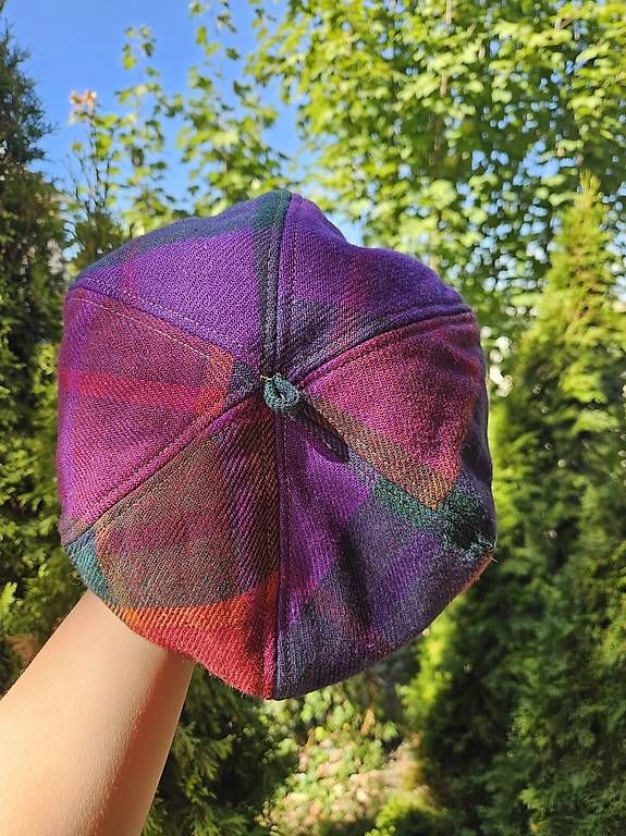 Copricapi, berretti & cappellini: Bunte Mütze / Berets mit Schottenmuster – Usato da Basel venduto da spo_9r87