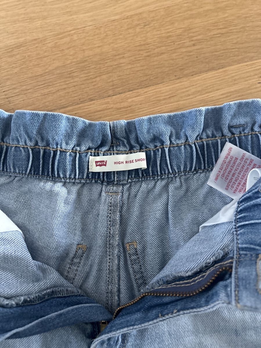 Levi's Pantaloni: Levi’s Jeansshort – Usato da Schlieren venduto da Gizmo8952 2