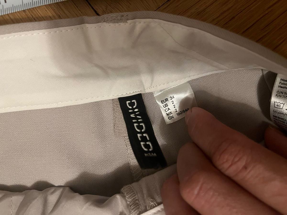 Lotti di vestiti: Hosen, Bluse, Pullover Damen, Div. Marken – Nuovo (secondo la descrizione) da Olten venduto da sae_82z2 4