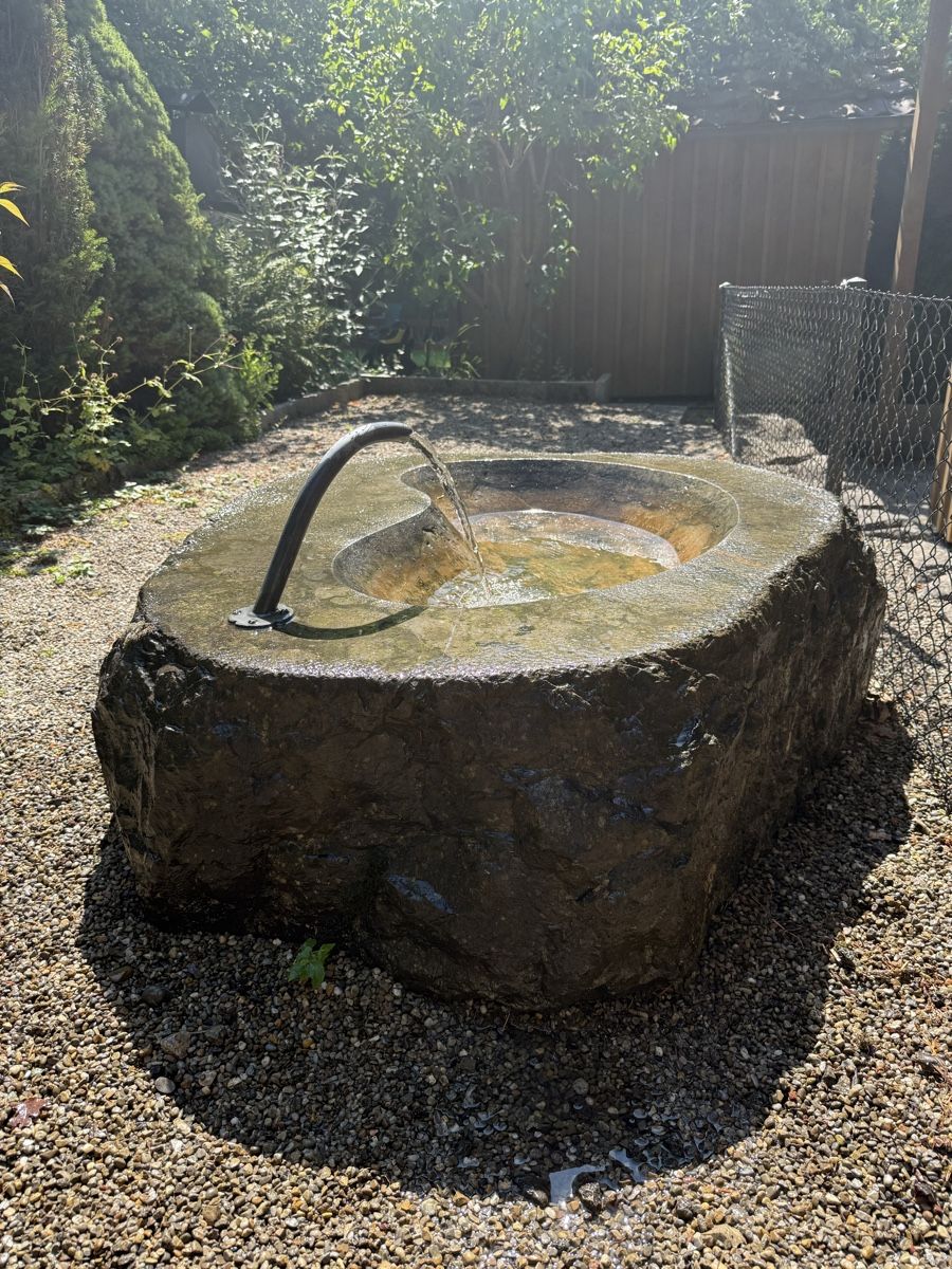 Teiche & Zierbrunnen: Naturstein Brunnen mit Zulauf  – Gebraucht aus Teufen AR von woh_29hy