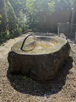 Naturstein Brunnen mit Zulauf 
