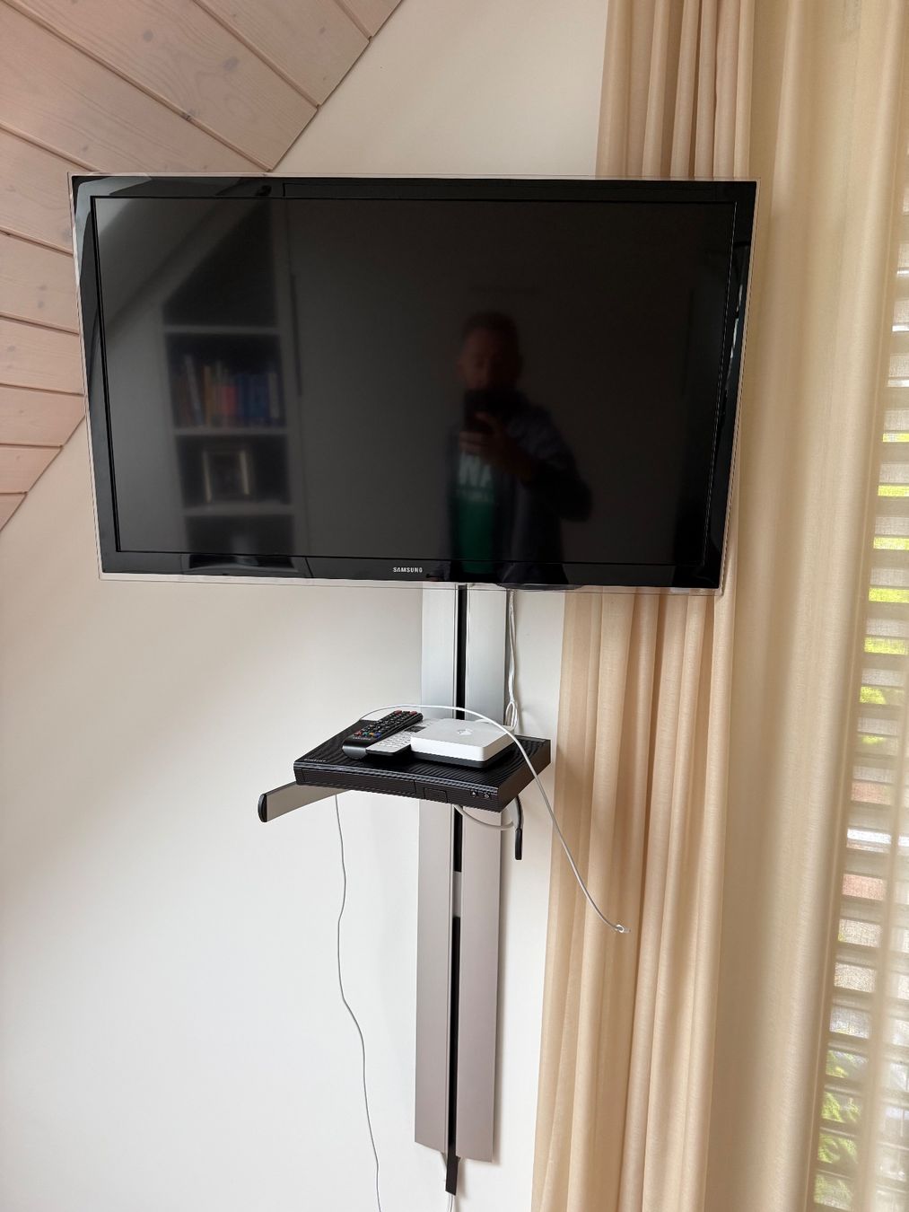 Televisori: Samsung TV UE32F4570SS - 32"+ DVD + wall mount (Bundle) – Usato da Erlenbach ZH venduto da andrubio