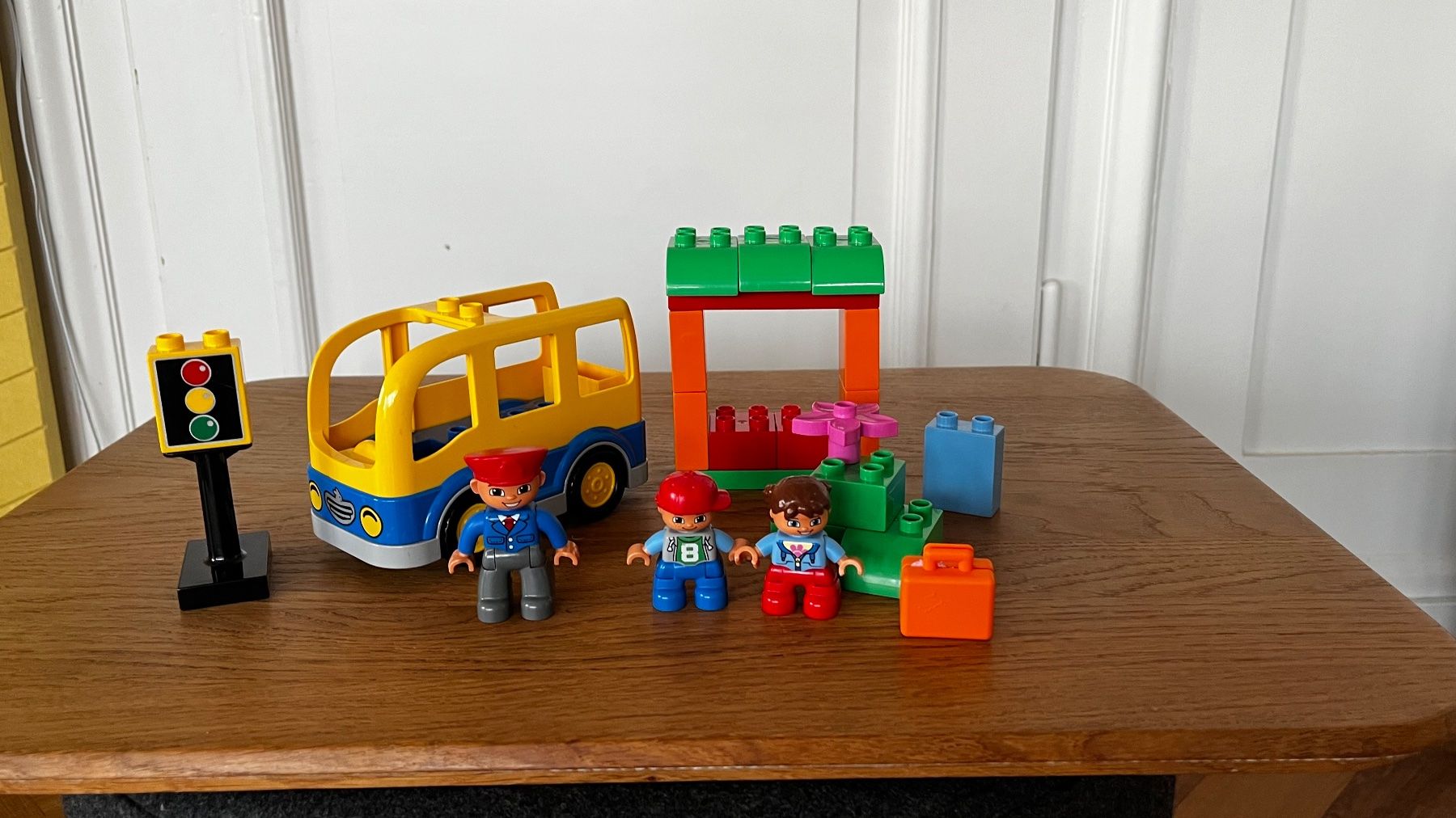 Lego Statuette: Lego Duplo Schulbus 10528 – Usato da Ennetbaden venduto da teo_yg9s