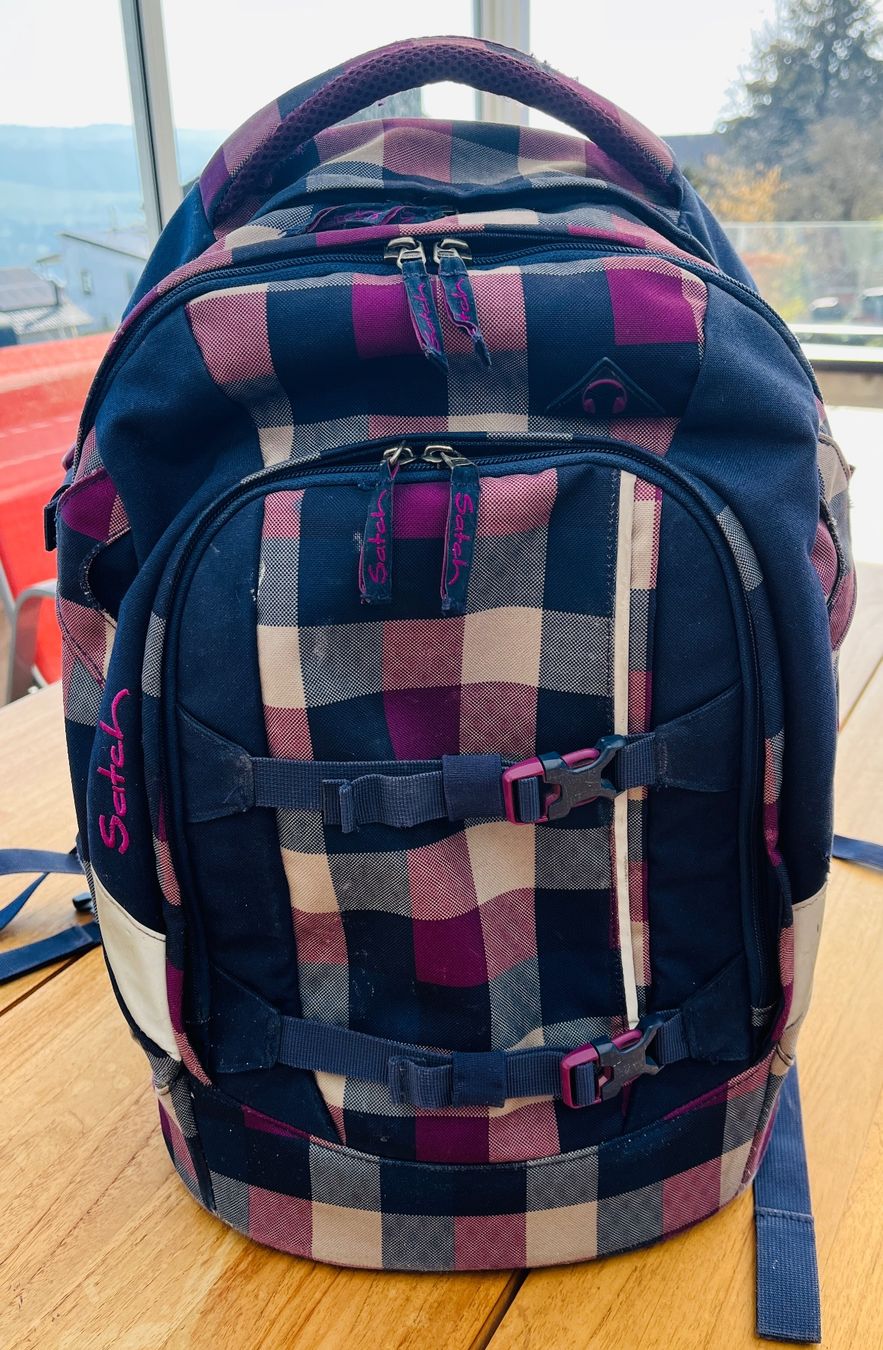 Satch Borse & Zaini: Schulrucksack inkl. Regenschutz Satch, Mädchen, kariert – Usato da Beinwil am See venduto da Fgrisch