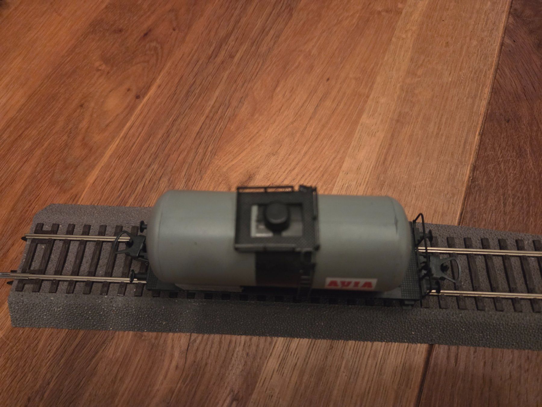 Lima Modelleisenbahnen: Wagon citerne AVIA - CFF SBB FFS - Lima H0 DC – Gebraucht aus Sion von Stefan1938 1