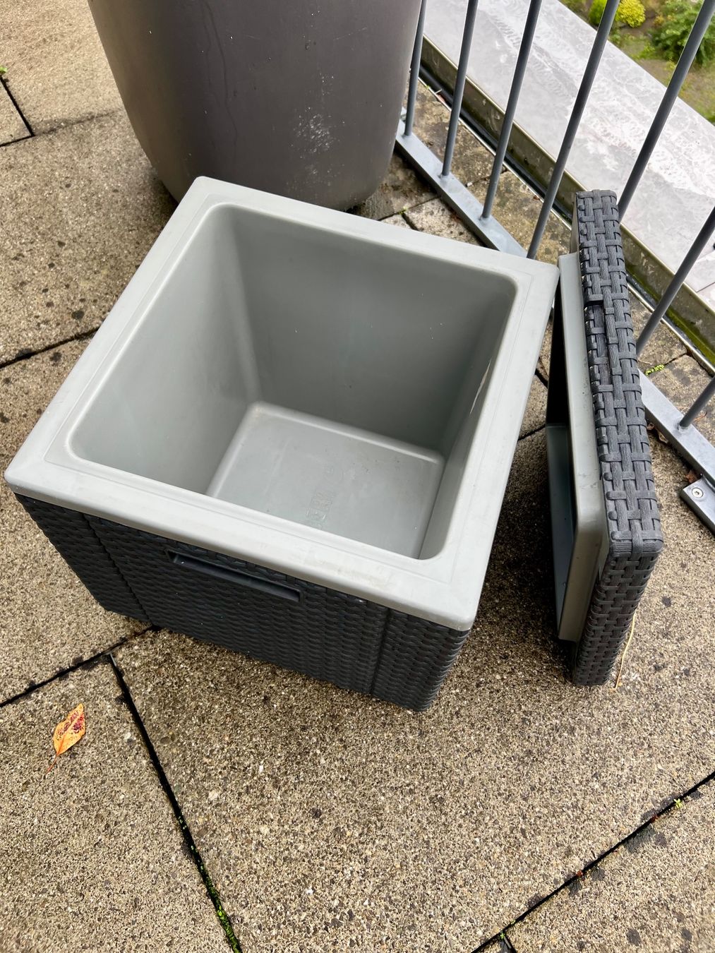 Frigoriferi & Refrigeratori: Allibert Ice Cube Hocker mit Kühlbox – Usato da Lachen SZ venduto da inf_2jkm 1