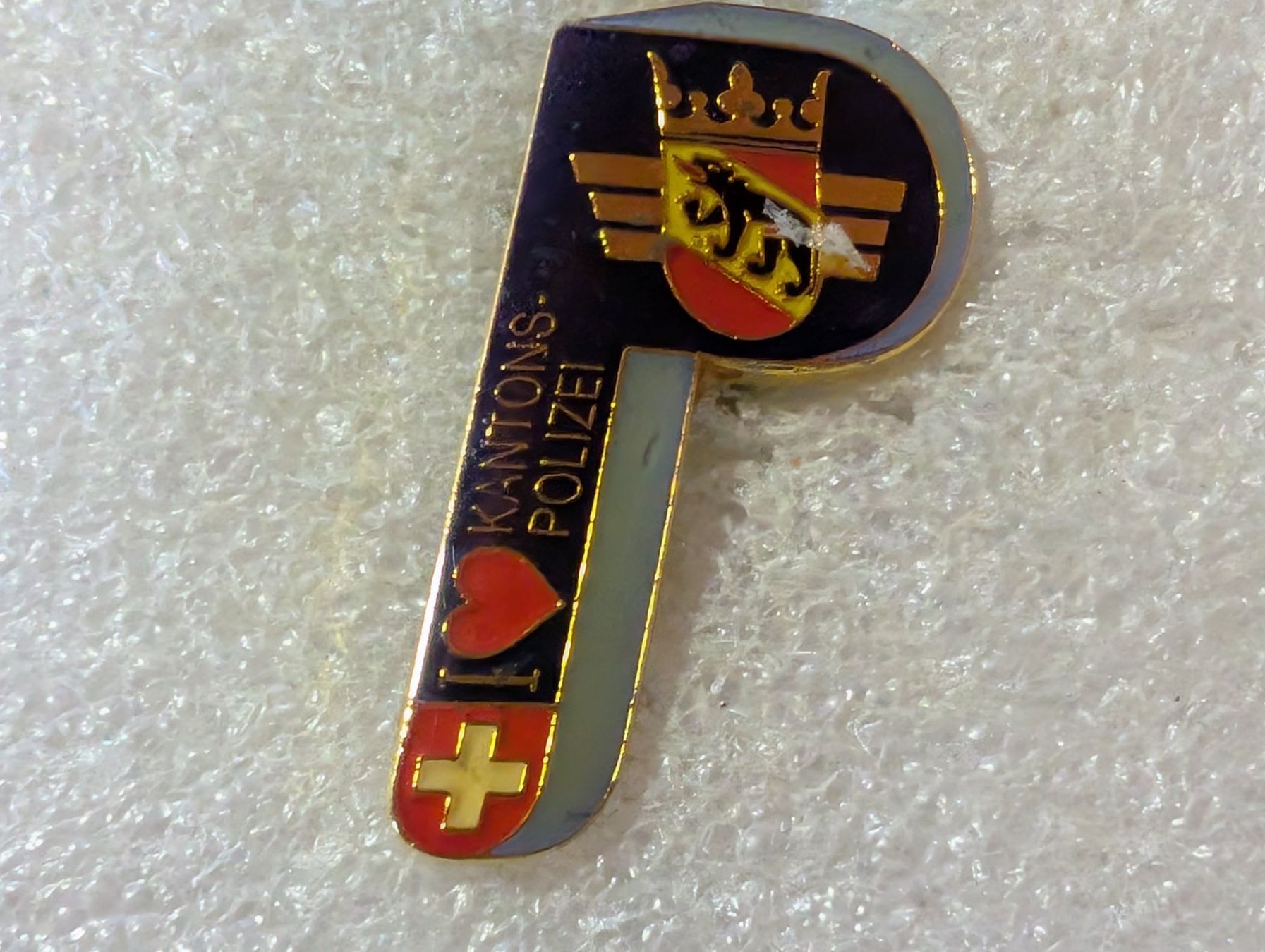 Plaketten & Abzeichen: Ansteckpin 34: I Love Kapo Bern – Gebraucht aus Oppligen von Pin-Fall-Shop