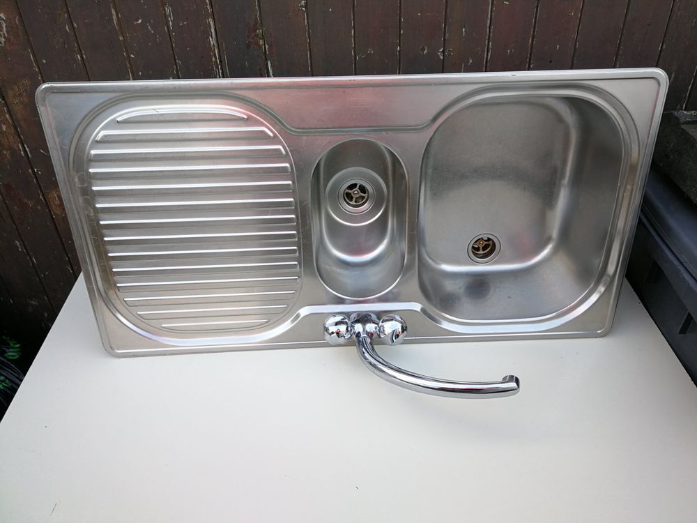 Spülbecken mit Küchenarmatur 6