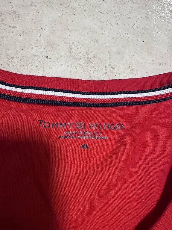 Tommy Hilfiger T-Shirts: Tommy Hilfiger T-Shirt – Gebraucht aus Thierachern von pelati86 1