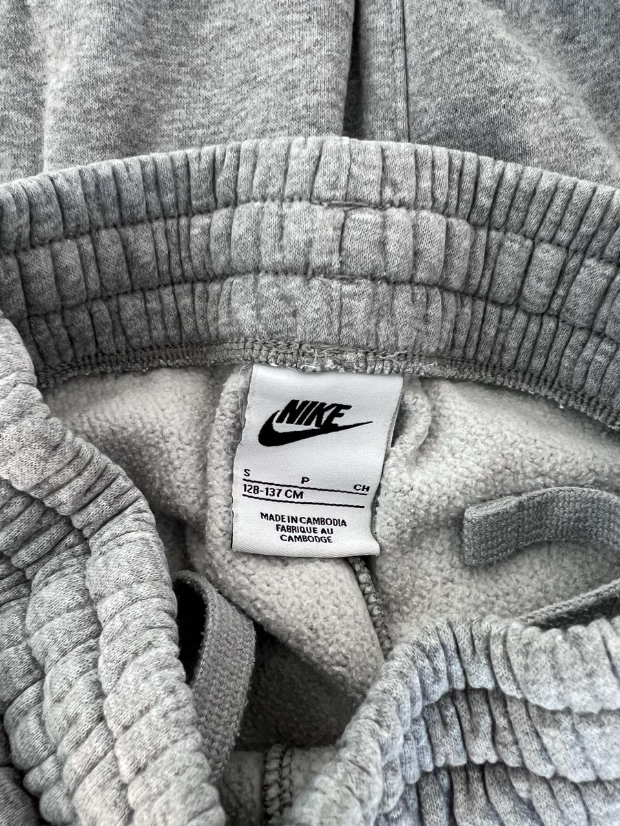 Nike Hosen: Trainerhosen Nike 128 – Gebraucht aus Ernetschwil von Ruebli04 1