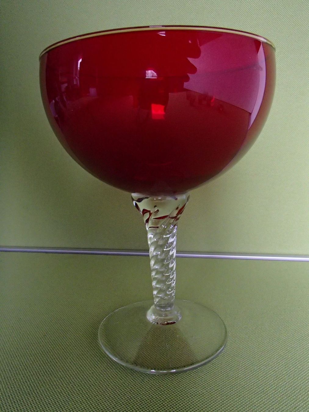 Bicchieri: grosses rotes MURANO Glas oder Schale auf gedrehtem Fuss – Usato da Schöfflisdorf venduto da pullux 4
