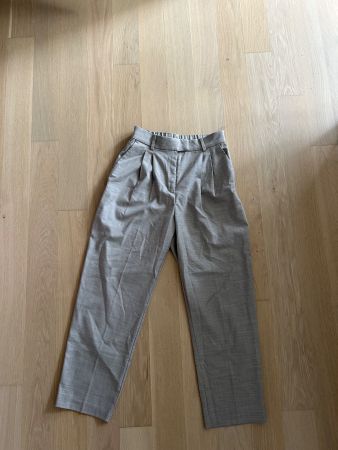 H&M Stoffhose, Bundfaltenhose, beige, Gr. 36, neuwertig