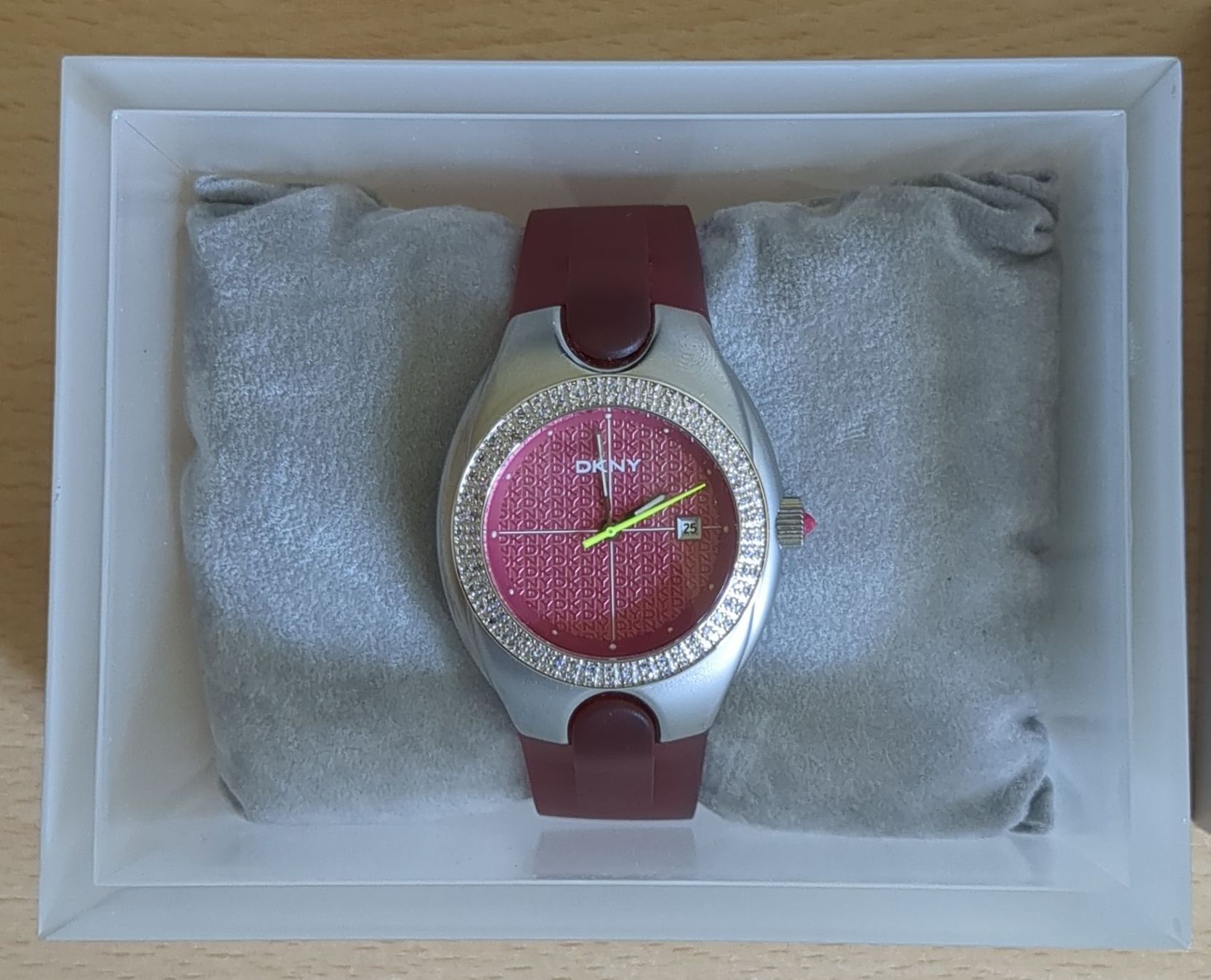 DKNY Orologi: Orologio DKNY donna glitterato – Usato da Bellinzona venduto da UnicumW