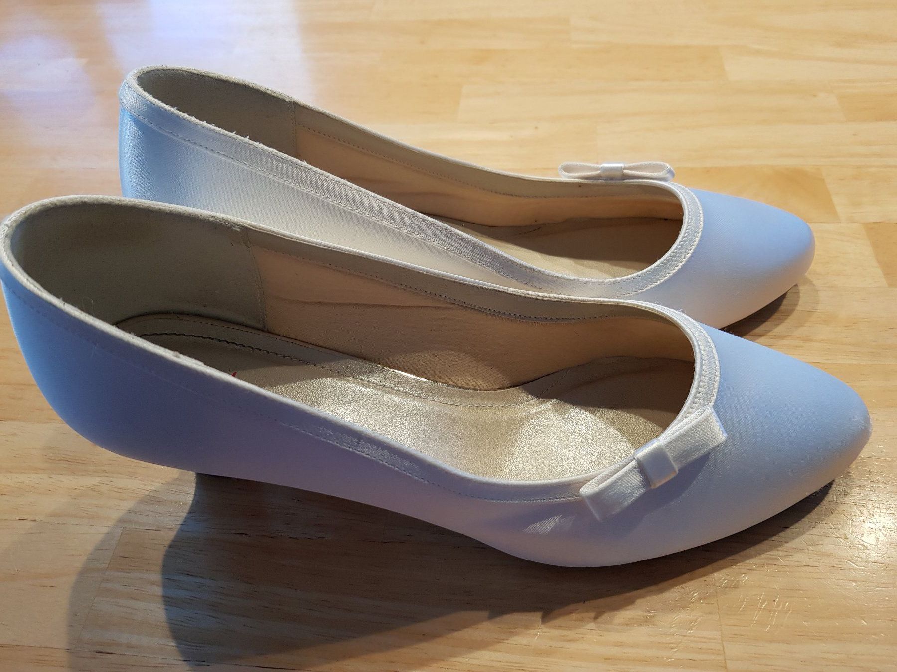 Rainbow Scarpe da donna: Hochzeitsschuhe Gr. 40.5/ 7.5 – Usato da Wil SG venduto da neonblau 1
