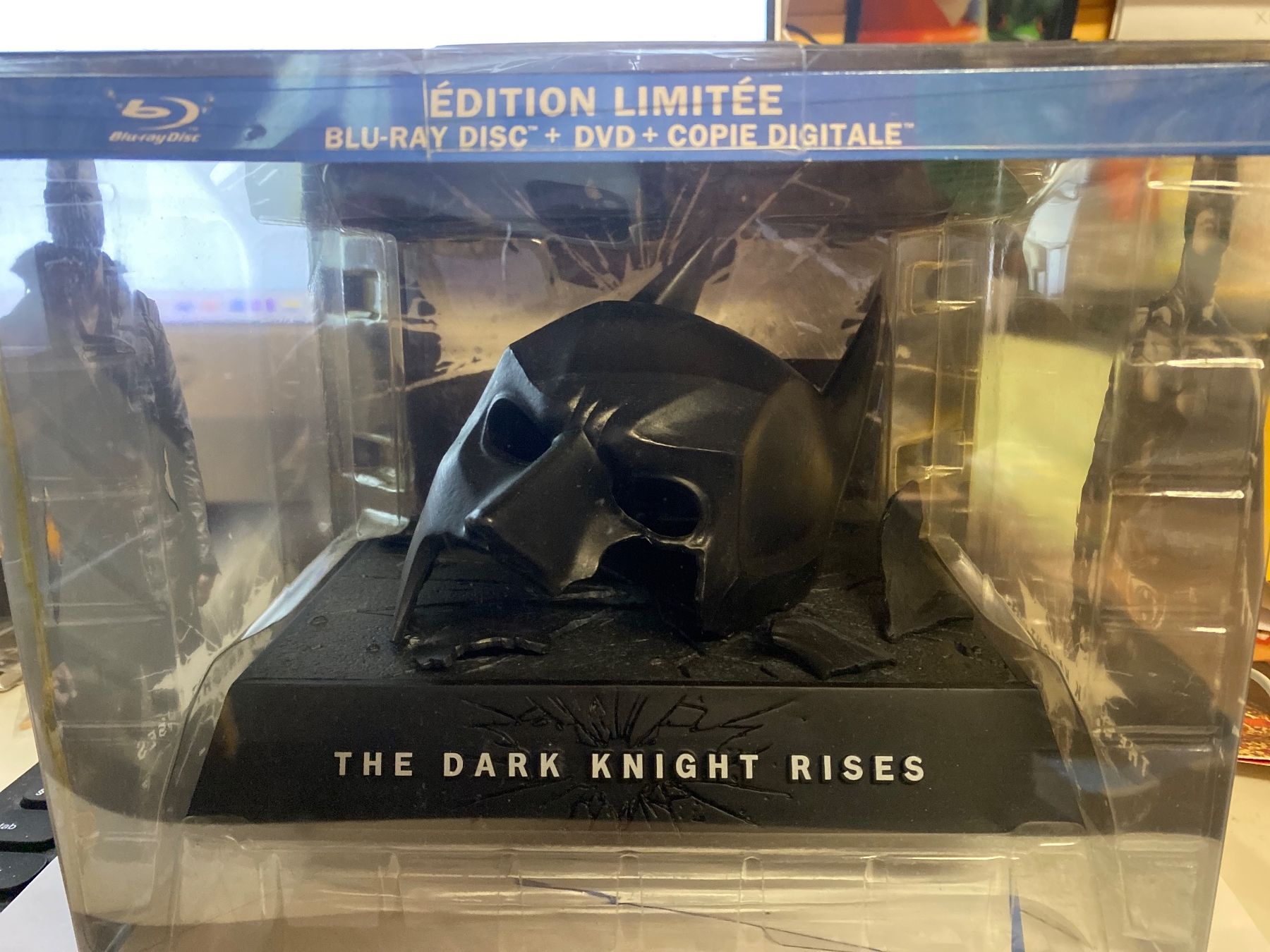Tutti i DVDs: Coffret Dark Knight Rises édition limitée Blu-ray - DVD – Nuovo (secondo la descrizione) da Le Brassus venduto da cinema13