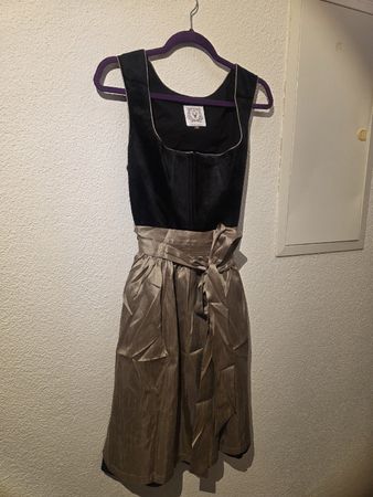 Dirndlstern Dirndl Schwarz / Gold Gr. 38 (Neu ohne Etikett)