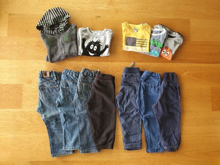 Kleiderpaket Gr. 86 + 92 (12 Stücke)