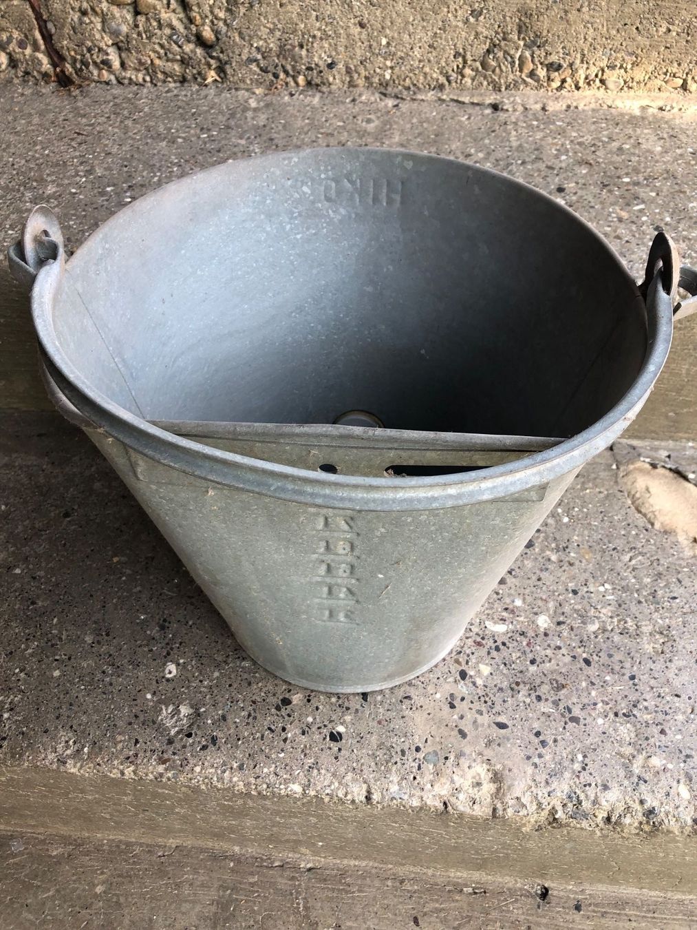 Mangimi: Kälber Tränke Kessel / Eisen – Usato da Schübelbach venduto da Dolly990_2 2