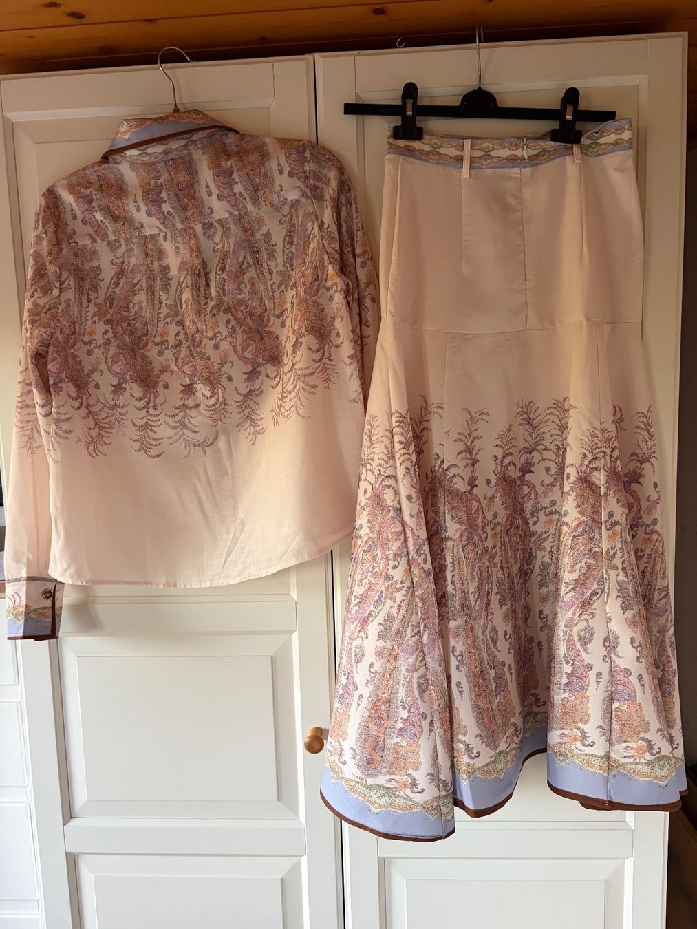 Kleider: Floral Blouse & Midi Skirt – Neu (gemäss Beschreibung) aus St.Josefen von lop_lh8d 4