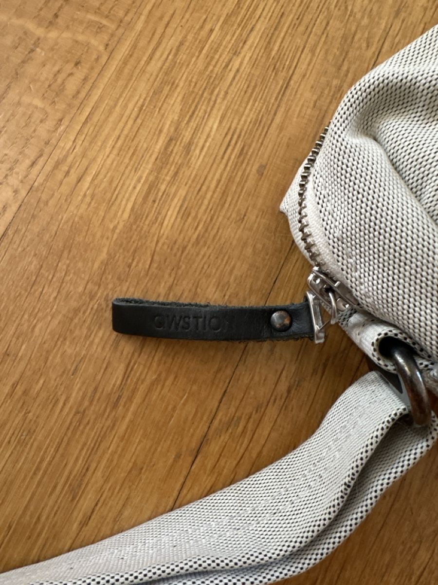 Autres vêtements & accessoires: pochette Qwstion – D'occasion à Villeneuve VD par founy 3