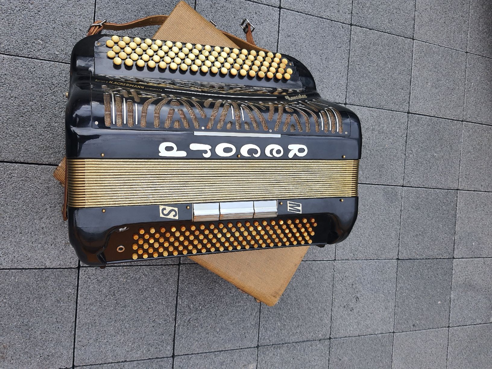 Record Musikinstrumente: accordéon CH RECORD 5 voix  – Gebraucht aus Pont-de-la-Morge von Mirabelle0 8