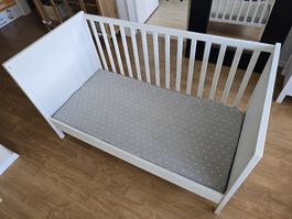 Babybett (SUNDVIK) + Stützbrett (NATAPPA)