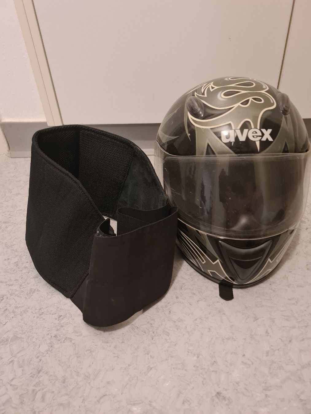 Caschi & visiere: Töff/Roller Helm inkl Nierengurt – Usato da Trimbach venduto da Meily2