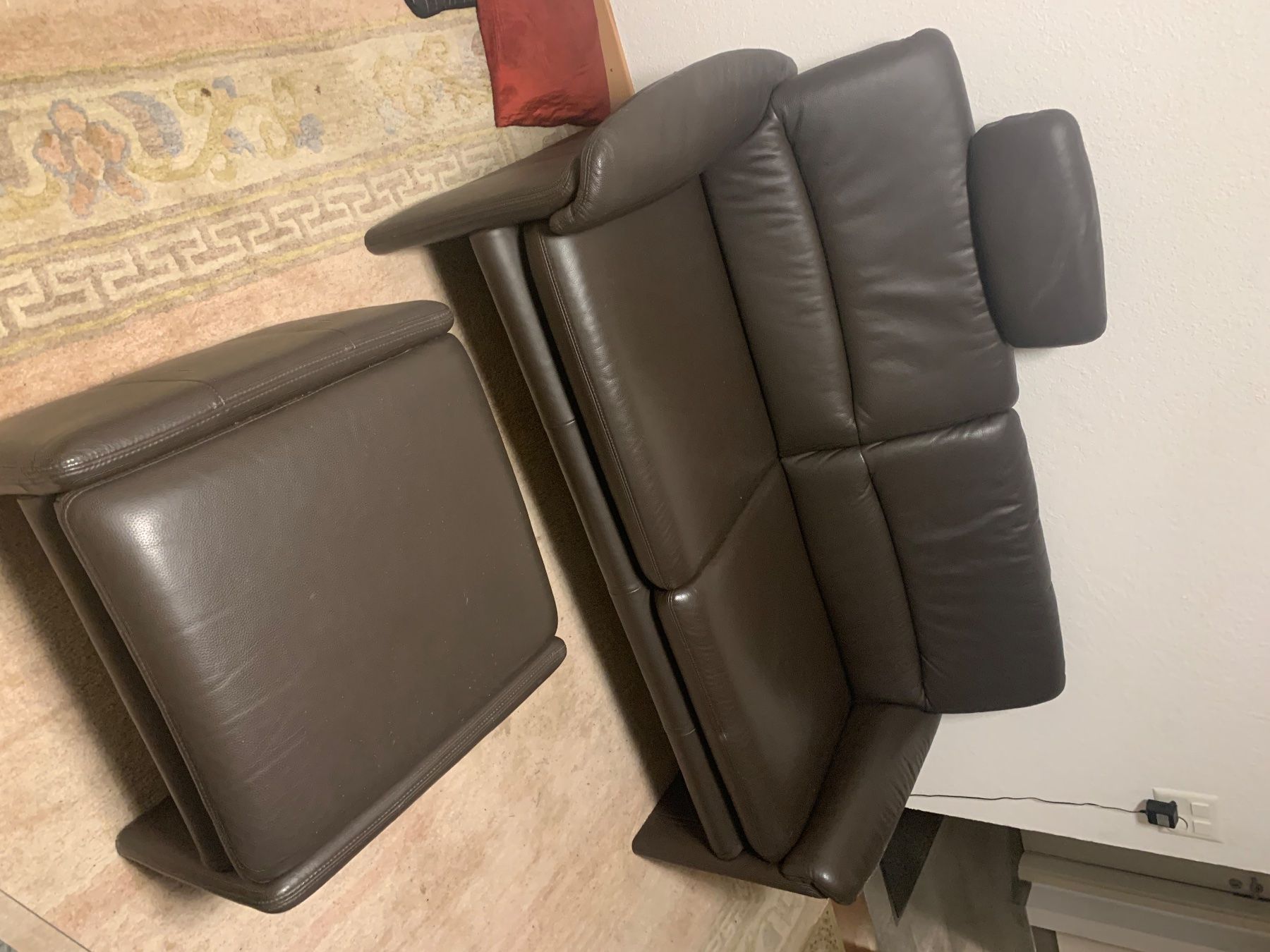 Sofas: Ledercouch mit Fussablage – D'occasion à Schneisingen par Pschubi
