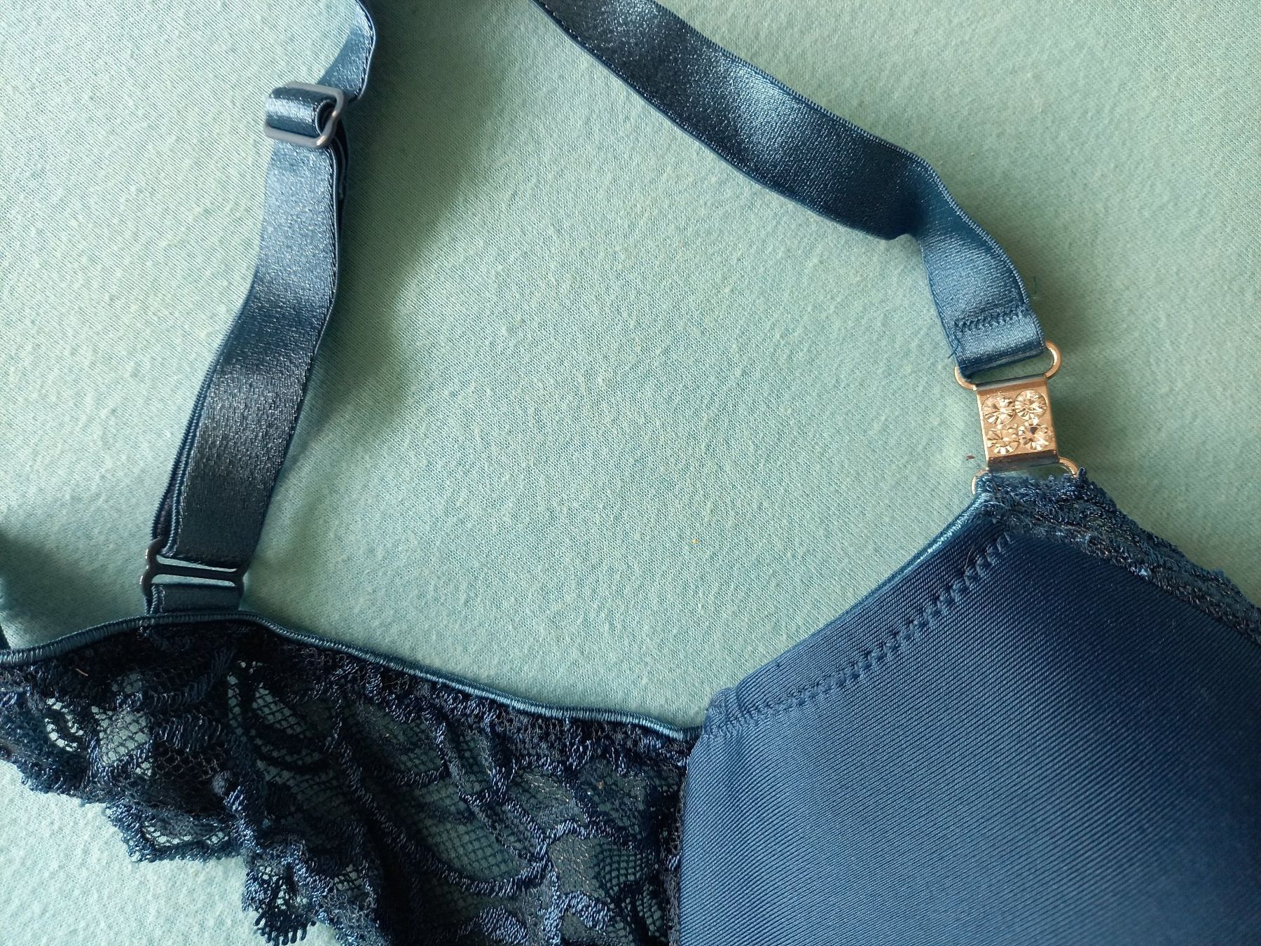 Altra biancheria intima: BH türkis mit Spitze 80C – Usato da Unterengstringen venduto da saraman 3