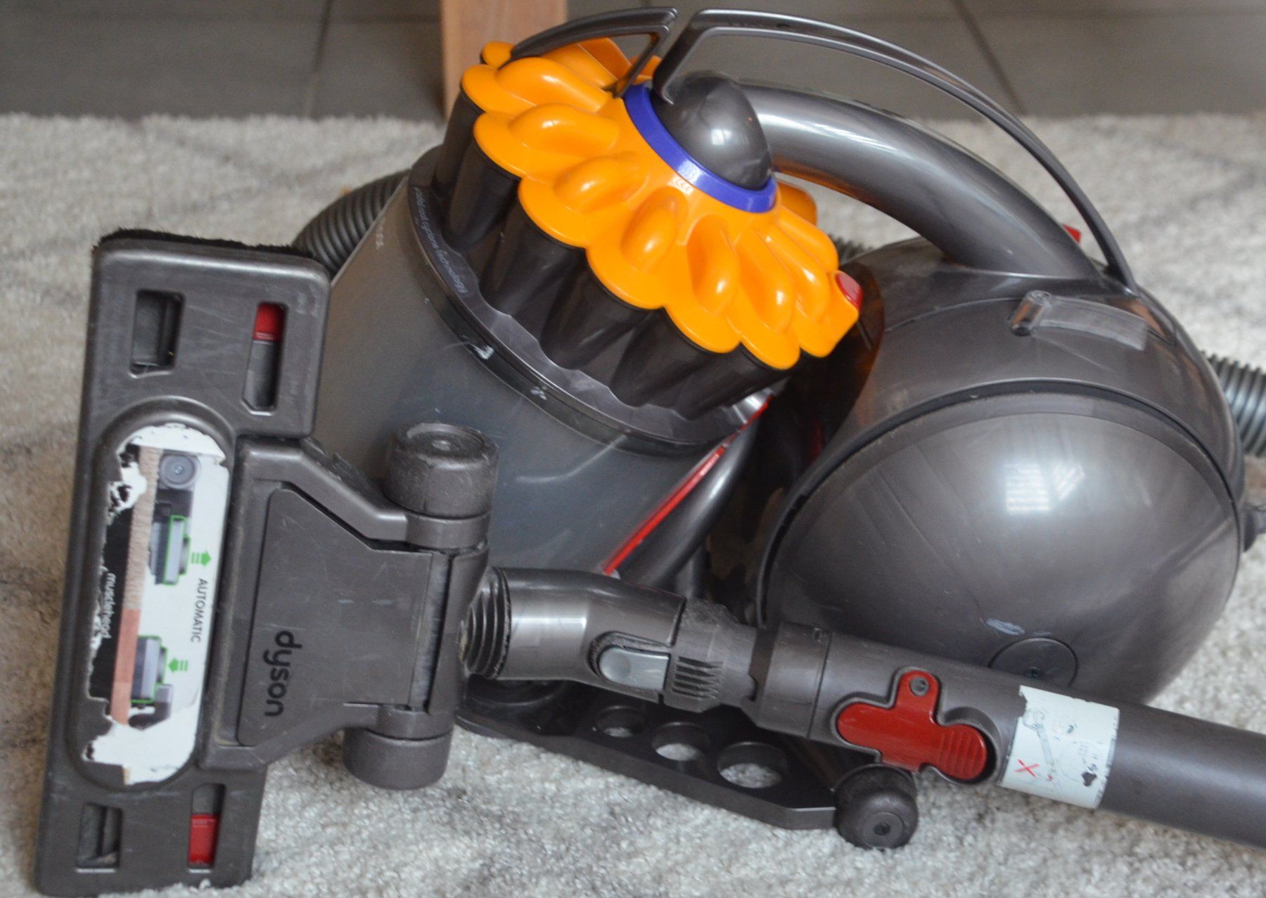 Dyson Aspirapolveri & Accessori: Dyson DC37 Staubsauger aspirateur – Usato da Collonges venduto da arashee 1