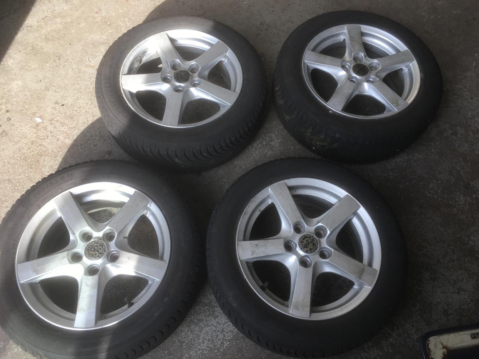 Pneus & Roues: Alufelgen mit Winterpneu's 4 Stk. – D'occasion à Frauenfeld par stern081