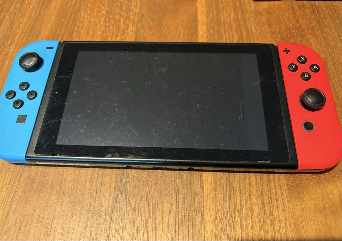 Nintendo Konsolen: Nintendo Switch Konsole mit Zubehör – Gebraucht aus Schönholzerswilen von Biker00 1