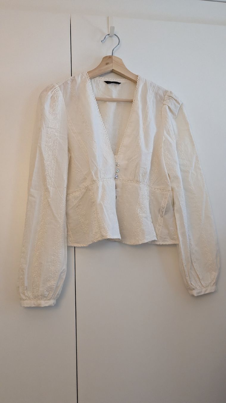 Zara Camicette: Blouse Zara – Nuovo (secondo la descrizione) da La Conversion venduto da deborah22