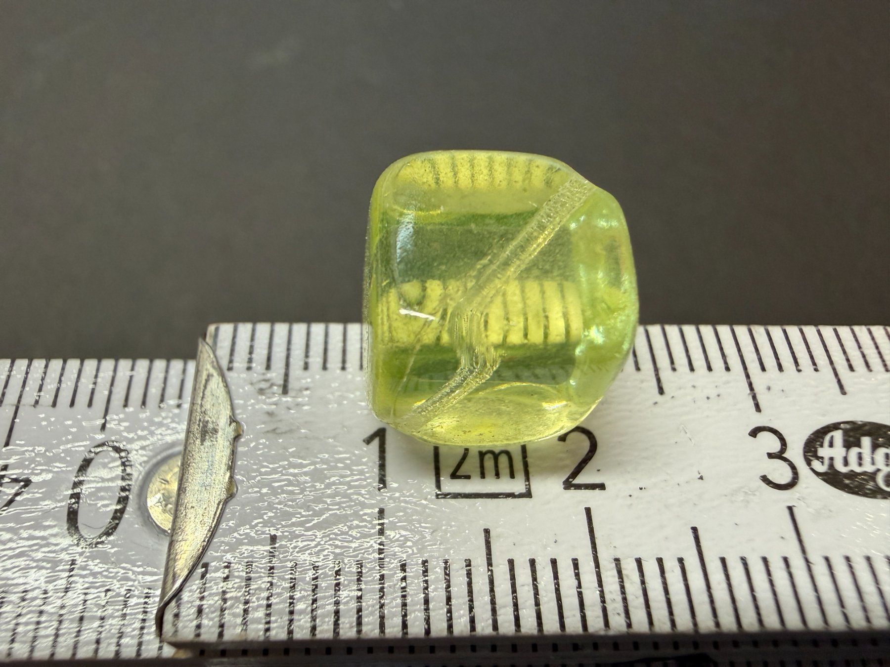 Bicchieri: Uranglas Würfel ca. 10 mm – Usato da Lützelflüh-Goldb venduto da Elementis