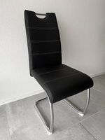 6 chaises en bon état 