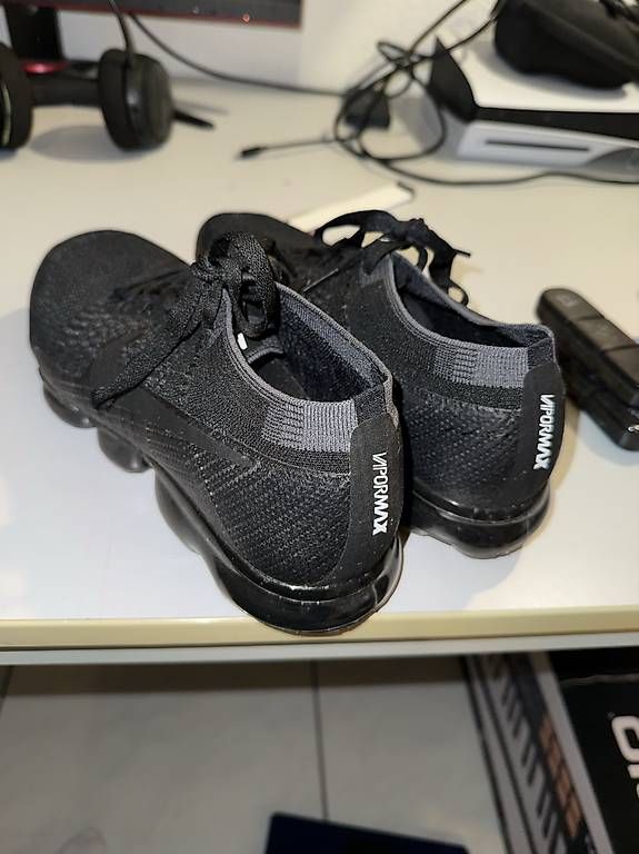 Chaussures hommes: Vapor Max Schwarz – D'occasion à Oberentfelden par ang_55kx 1