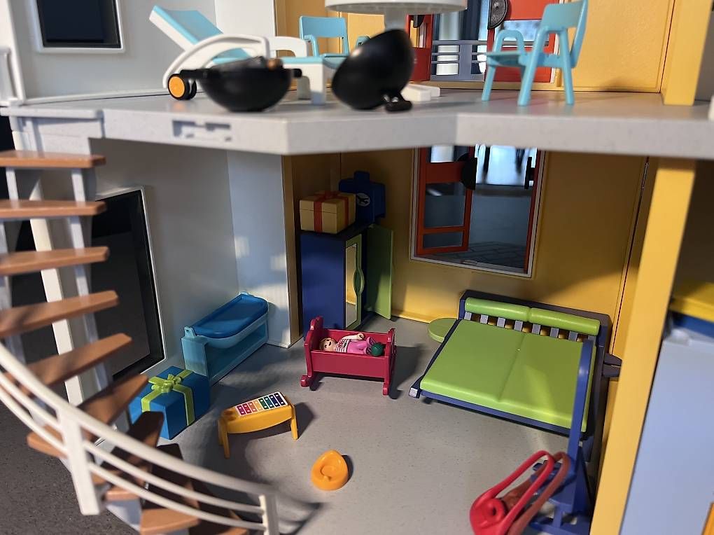Maisons pour enfant: Maison play mobile neuve complète meublée  – D'occasion à Le Lignon par nad_5yrd 2