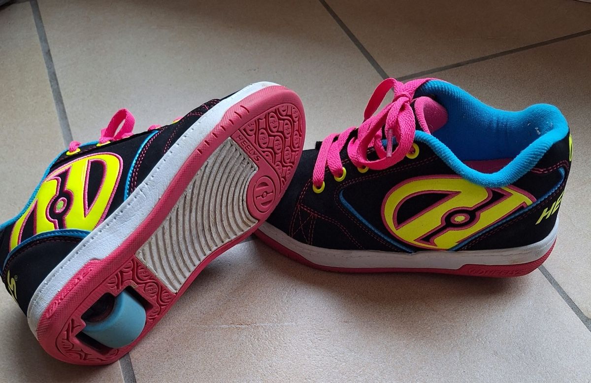 Pattini in linea & Pattini a rotelle: Chaussures à roulettes Heelys taille 33 – Nuovo (secondo la descrizione) da Lonay venduto da guihu