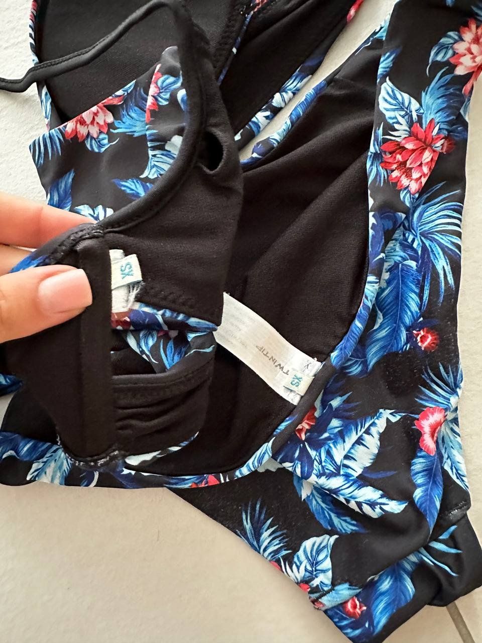 Badekleider & Bikinis: Swimwear / Badeanzug / Badekleid – Gebraucht aus Bülach von Recherchieren 2