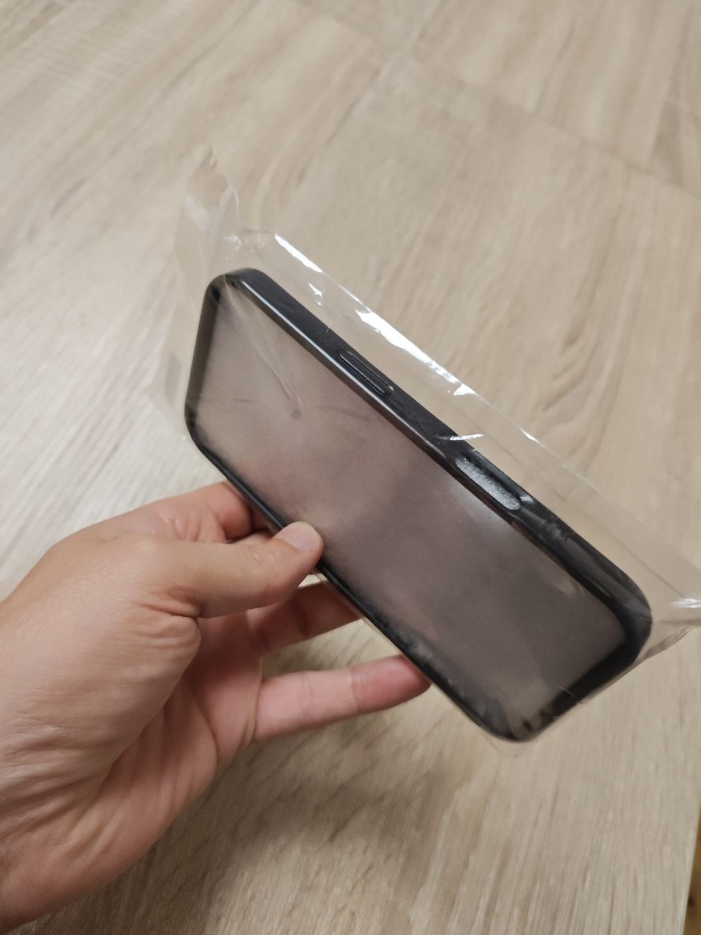 Apple Covers & Schutzfolien: iPhone 16pro Silikonhülle - black – Neu und originalverpackt aus St. Antoni von Animalisch 2