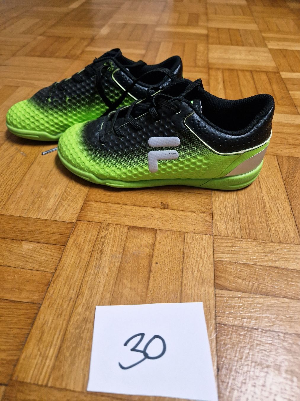 Fila Schuhe für Jungen: Turnschuhe Fila Grösse 30 – Gebraucht aus Stüsslingen von white_angel86 1
